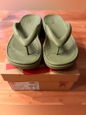 Fitflop Relieff Recovery flip flops